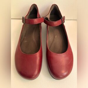 Earth Dalma Bordeaux Leather Size 8.5 Dusty Maroon